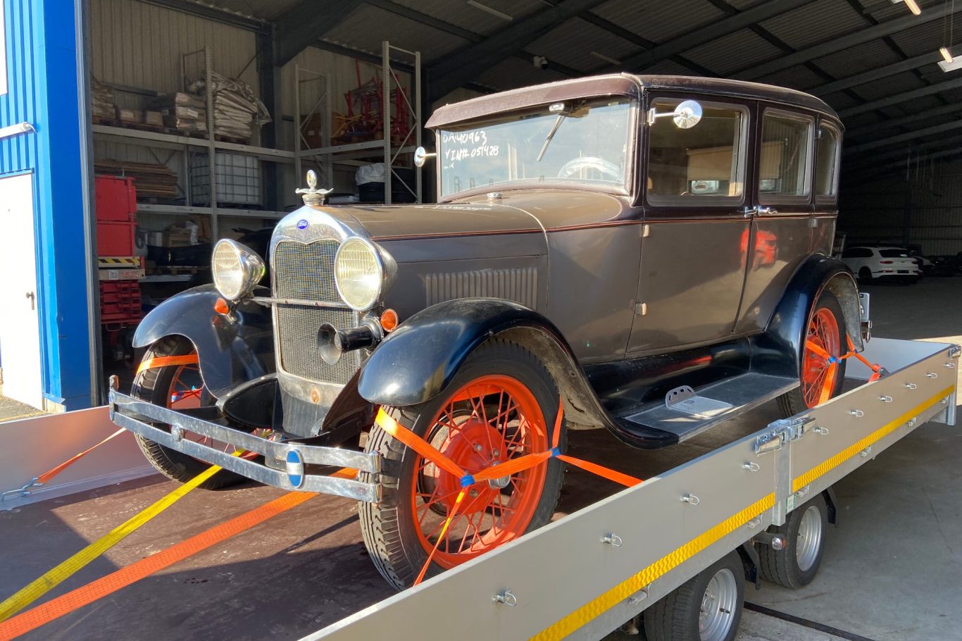 Verzollung eines Oldtimers in Bremerhaven Übernahme und Verladung des Ford A in Bremerhaven