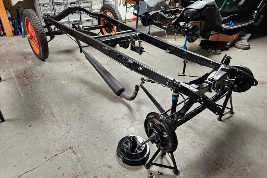 Ansicht des Rahmens nach Überarbeitung Kompletter Ford Model A Rahmen neu lakiert