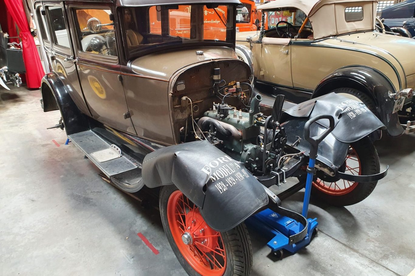 Motortausch bei einem Ford Model A Das Brauttaxi bekommt einen neuen Motor