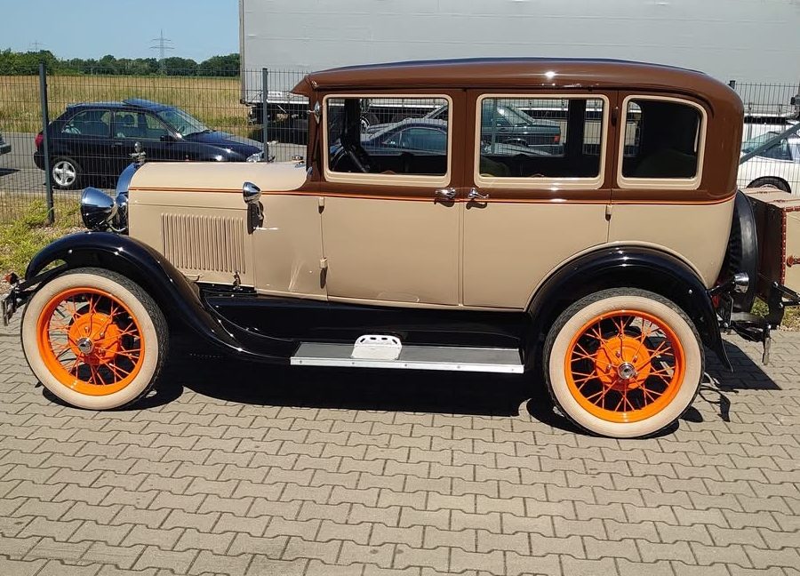 Fertig. Der Ford Model A ist wieder komplett aufgebaut Das Brauttaxi wartet auf den Einsatz zur Hochzeitsfahrt.