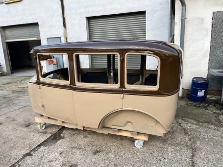 Das Ergebiss nach der Lackierung - Tolles Ergebniss DIe Karossse nach der Lackiierung und Trockung beim Abholen.